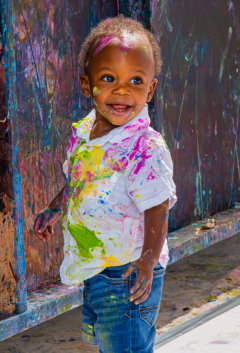 Kids smiling during an Artnest Studio activity